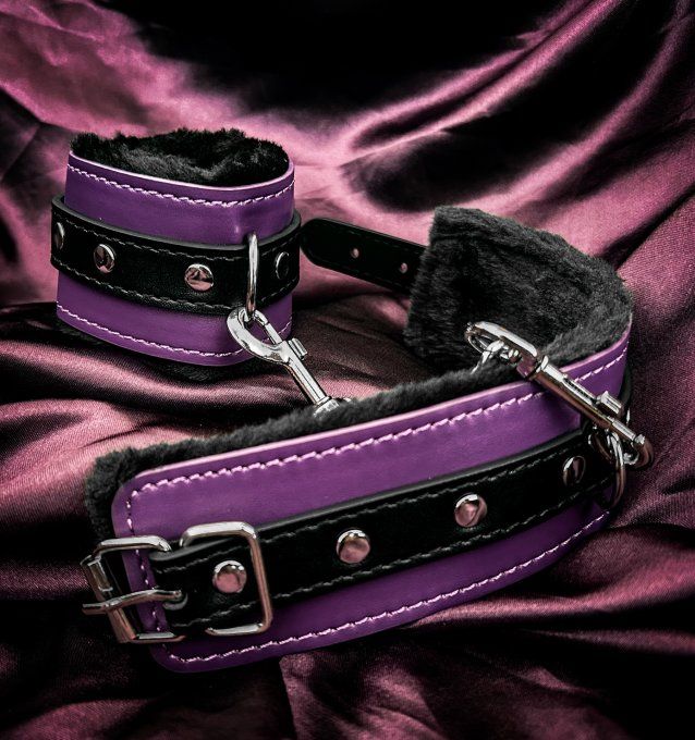 Menottes simili cuir poignets rembourrés violets
