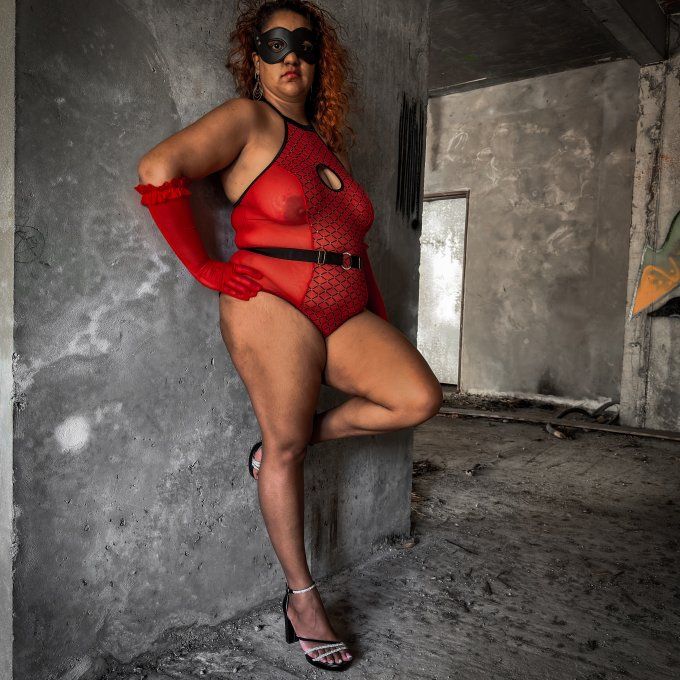 Tenue dominatrice rouge "SCARLET DESIRE" avec gant (bas non-inclus) - S&N